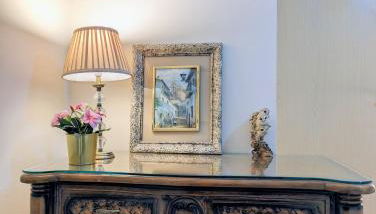 Sherlock's Moray House -Idea long stay for contractors & family Two bedroom mid terrace 3 beds 2 sofa beds Sleep 5 Working facility Free WiFi TV & private parking Enclose rear garden dog friendly Sainsbury's & takeaway pubs in walking distance - Foto 5