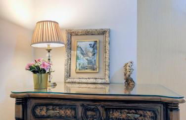 Sherlock's Moray House -Idea long stay for contractors & family Two bedroom mid terrace 3 beds 2 sofa beds Sleep 5 Working facility Free WiFi TV & private parking Enclose rear garden dog friendly Sainsbury's & takeaway pubs in walking distance - Foto 5