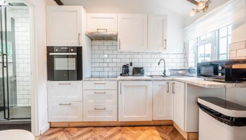 New Forest Cottage with Hot Tub, Fireplace and Private Garden - Foto 4, stove, toaster