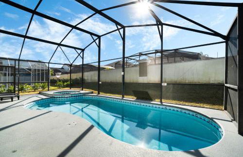 Luxury 4-Bedroom Home with Private Pool, Jacuzzi, AC, Wi-Fi, Cable TV, 5 Minutes from Disney - Foto 15