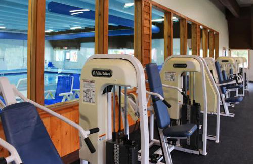 Family cabin Alpine Lake w indoor pool & fire pit - Foto 26