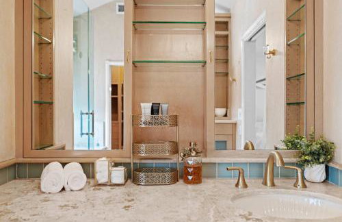 Spacious 5BR LA Villa with Pool Spa & Game Room - Foto 54