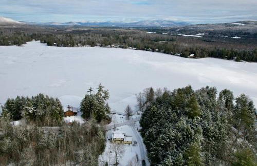 91WR Lake vibes and views at this waterfront home in the White Mountains - Foto 52