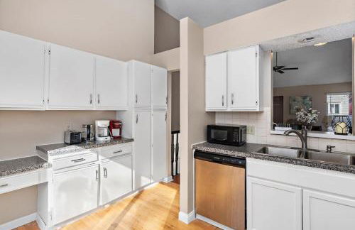 Townhouse in Lenexa by YDSH GuestMind - Foto 17