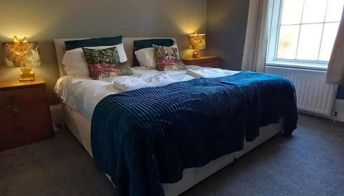 Peaceful Home from Home - Spacious 3 Bedroom House Accommodating 7 - Ideal for Families and Workers - Foto 3