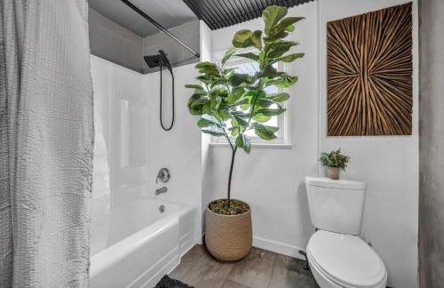 Modern Stylish Urban Haven 4 Bedroom 2 Bath - Dog Friendly - Foto 8