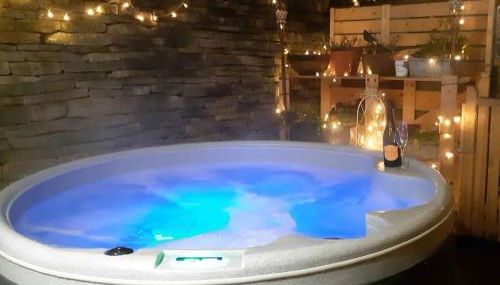 Castle Hideaway in the Cotswolds - Photo 2