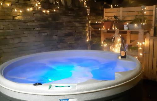 Castle Hideaway in the Cotswolds - Photo 2