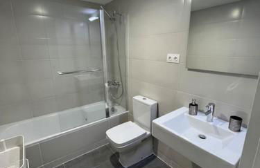 Nuevo, espacioso y confortable con pkg y piscina - Foto 13