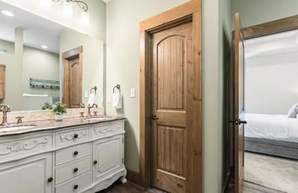 Spacious Waterfront Home on Lake Norman with Firepit Views and Dock Access - Foto 26