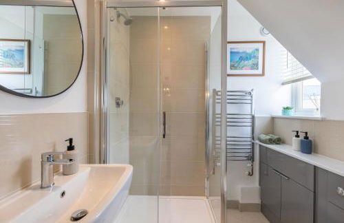 4 Bed City House with Private Garden and Parking - Foto 20