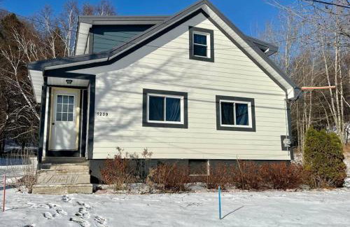 Munising Getaway - Photo 11