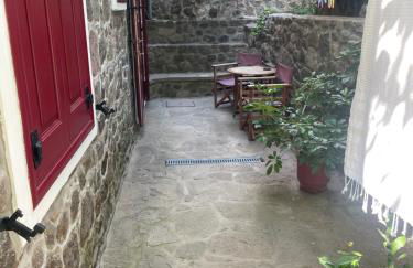 The Schoolmistress With The Golden Eyes, studios & rooms - Photo 31