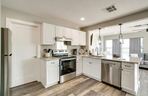 Canal-Front Home with Dock and Patio in North Port - Foto 7