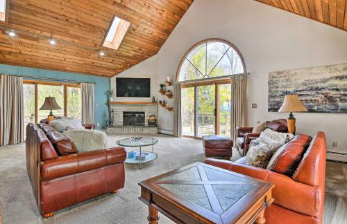 Decked-Out Home Hot Tub, Pool, Fire Pit and More! - Foto 1