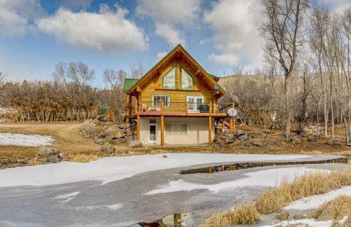 Deck and Pond Views! 2-Acre, Woodsy Rocky Mtn Haven - Foto 20