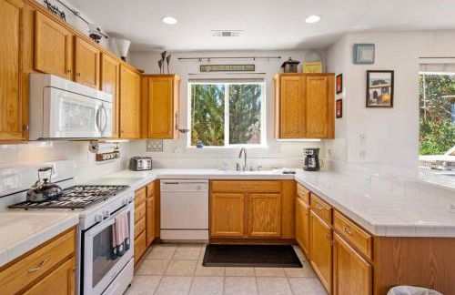 Manzanita Manor-Whimsical art & near downtown - Foto 9