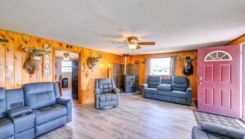 Hunt, Fish and Hike Home with Deck in Encampment - Foto 4