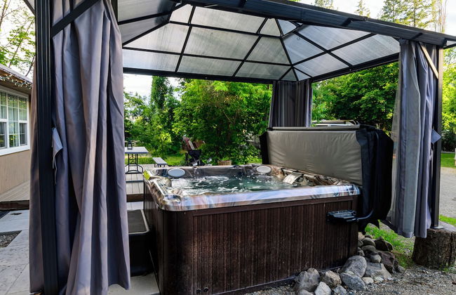 Barefoot Villas Cabin 2 Moose w/ Hot Tub - Photo 54