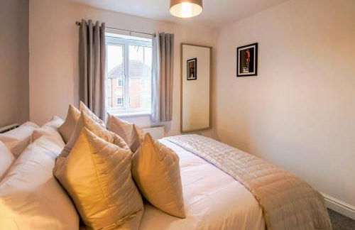 Grange House - Sleeps 6 - Driveway parking, Self-Check-In, Fast Wifi and Sky TV by Yoko Property - Photo 9