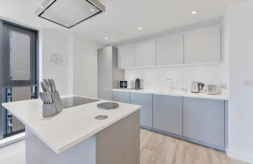 Stunning 2 Bed Apartment in Central Birmingham - Photo 3