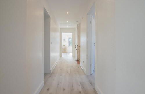 Tolstov House - Freistehendes 9 Zimmer Haus mit großem Garten - Photo 19