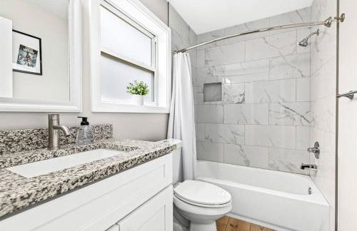 Luxury King Suite - Newly Renovated in Mt. Clemens - Foto 17