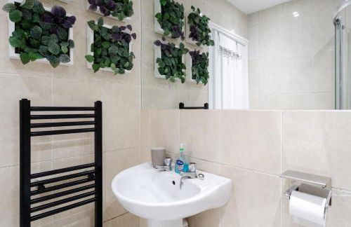 Central L1 Stay, Close to all Attractions, Parking Nearby - Foto 36