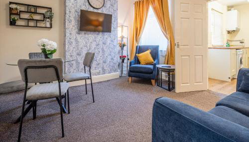 Spacious home in Newcastle Under Lyme with Parking - Foto 2