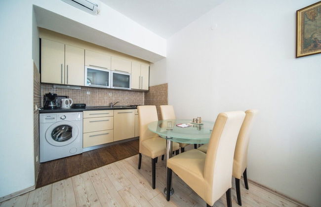 M & J Central Suites - Photo 52