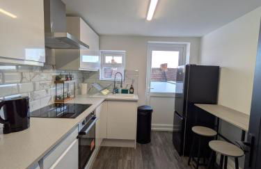 Modern Central Apartments with Balcony - Photo 41