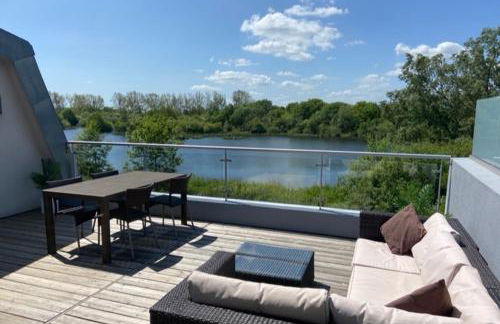 HM111 Penthouse Apartment with Lake View & free Spa Access- Lower Mill Estate Cotswolds - Foto 2