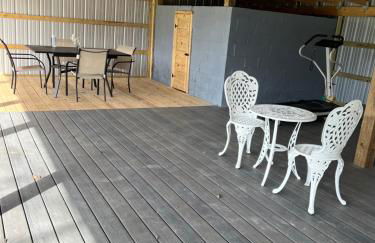 Getaway Country Cottage -Entire House w/ Fireplace - Foto 24