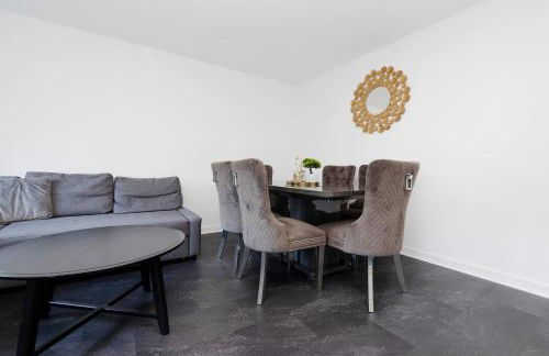 Stylish 3BR Home with Garden & Free Parking - Near O2 Academy & City Centre - Foto 9