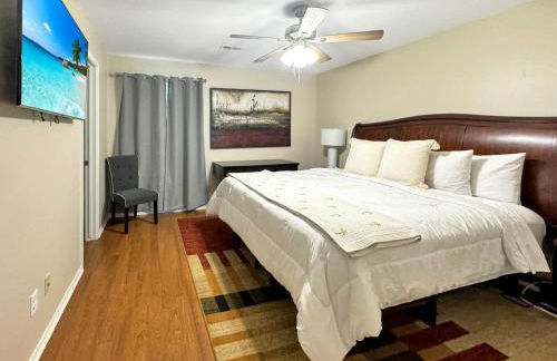 Relaxing Backyard with Fire Pit and Near Parks - Foto 20