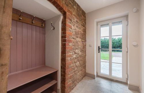 Luxury country oak beamed peaceful retreat - Photo 17