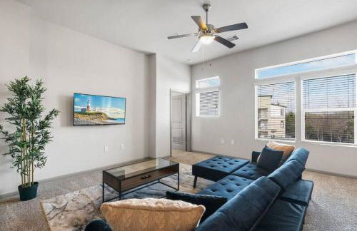 Modern Austin 2BR 2B Unit with Pool, Parking & WiFi - Photo 33