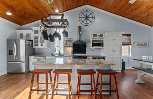 Spacious Foley Retreat Sleeps 12 Game Room Theater - Photo 3