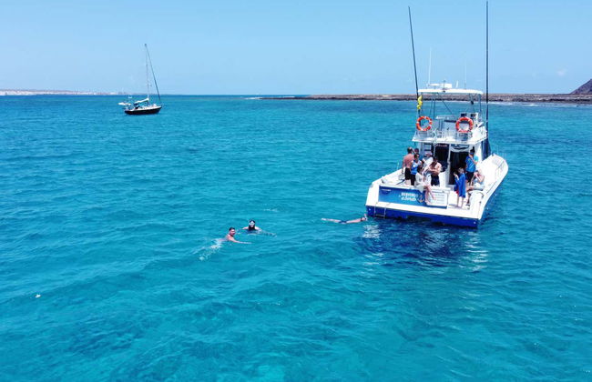 Paseo en barco con avistamiento de cetáceos desde Corralejo - Foto 4