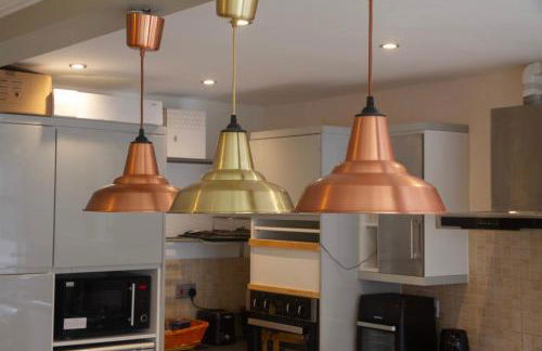 Spacious 4-bedroom Townhouse with Garden- Perfect for Groups! - Foto 18