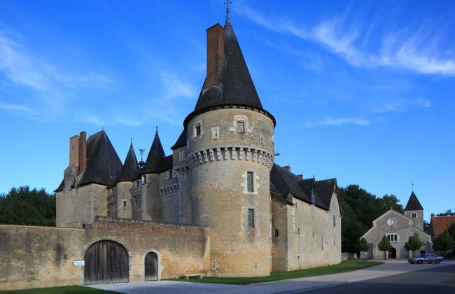 Fougères-sur-Bièvre Castle Tickets - Foto 2