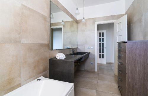 Trani with view - roomy apartment with balconies - Foto 27