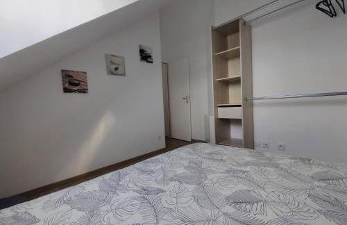 YUCA - appartement COSY 2 chambres intimes Hyper centre d'ERNEE - Foto 10