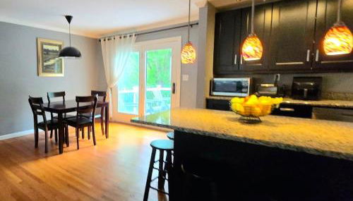 Spacious 4BR Retreat Yard, BBQ & Prime Location - Foto 4