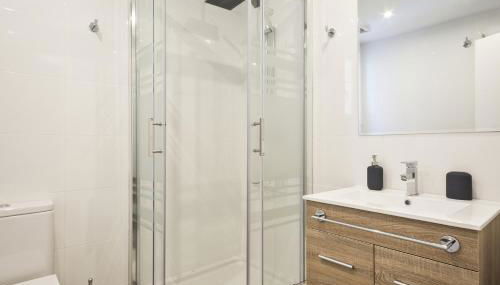 Stay U-nique Apartments Llobregat - Photo 4, Shower