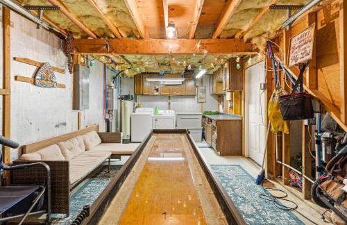 Vaulted Pines Lodge Hot Tub Game Room - Foto 21