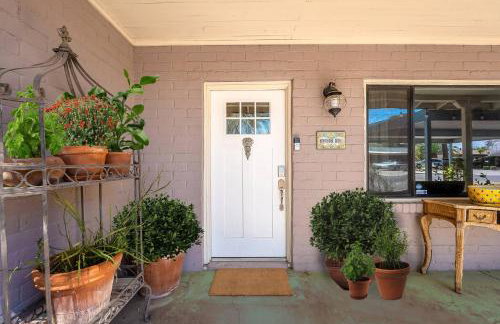 Hawthorne Manor | 3BD in Central Tucson w/ Patio - Foto 2