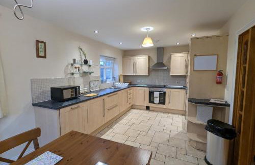 Unbeatable Llanberis Location, Detached with Parking, Snowdon Views. - Photo 32