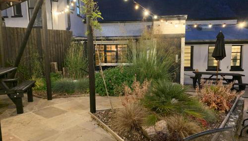 The White Hart - Photo 2