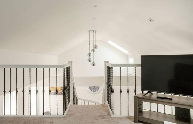 Brand New Luxury Self Contained Flat - Photo 9